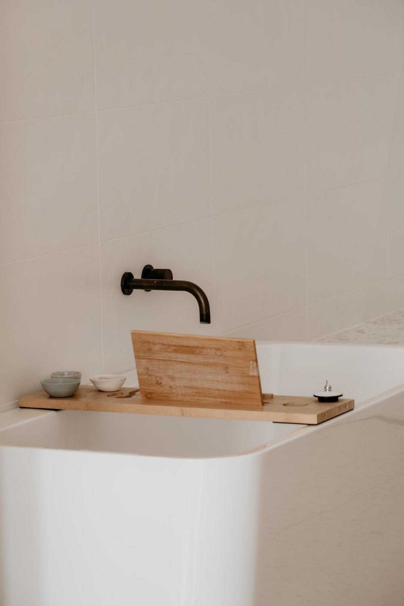 The Oak & Anchor Hotel بور فيري المظهر الخارجي الصورة A bath caddy