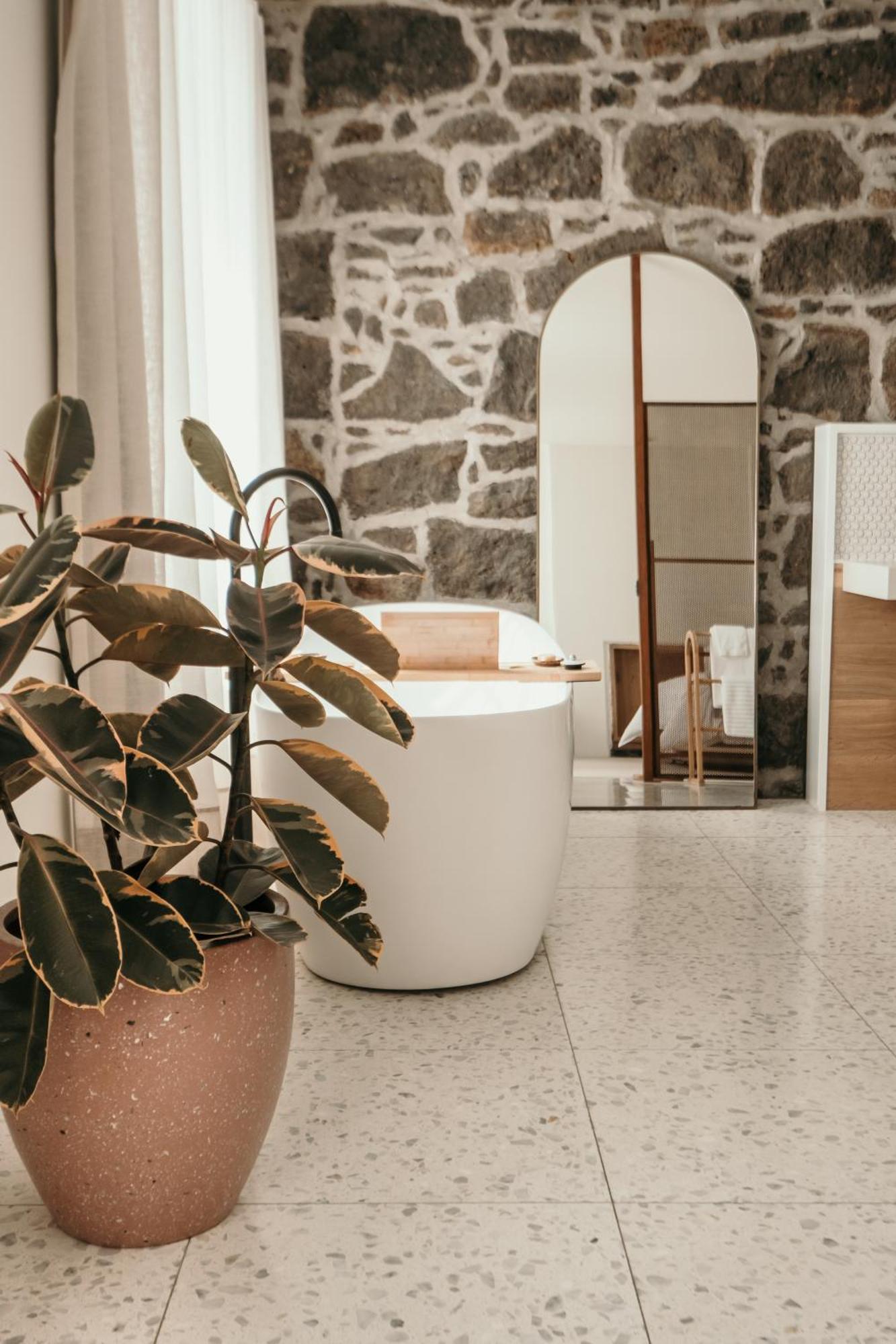 The Oak & Anchor Hotel بور فيري المظهر الخارجي الصورة Bathroom with a freestanding bathtub