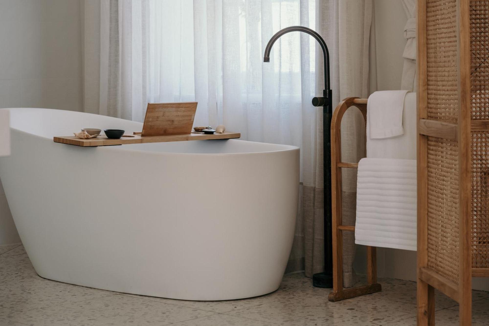 The Oak & Anchor Hotel بور فيري المظهر الخارجي الصورة A freestanding bathtub